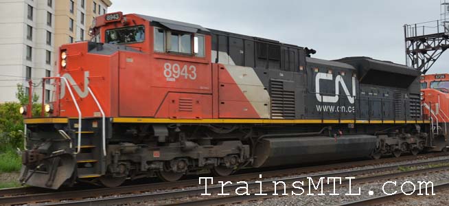 Locomotive CN8943 left side / coté gauche
